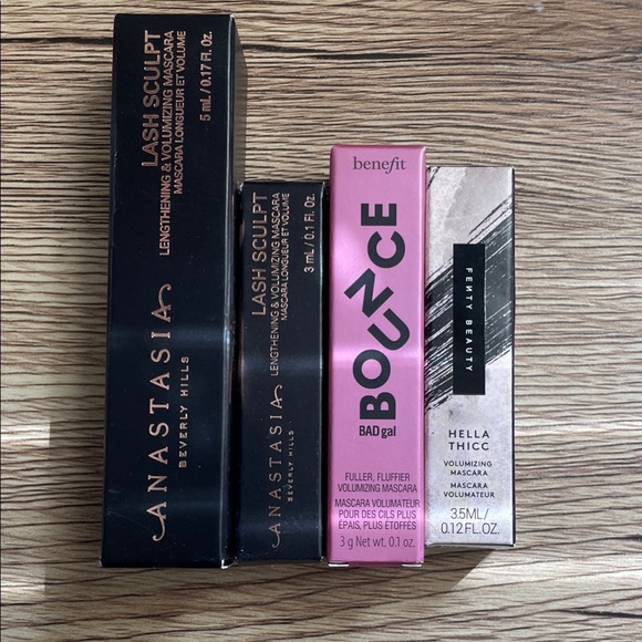 Benefit BADgal BANG! Volumizing Mascara - Bold Black - Picture 1 of 3